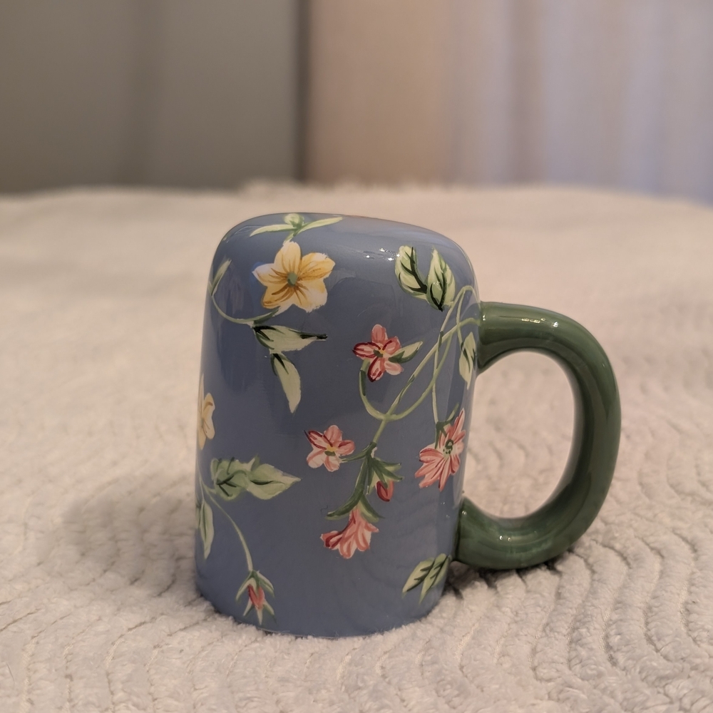 Waverly Heirloom Collection Mug with Green Handle